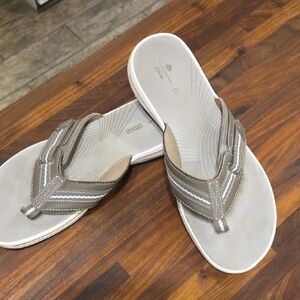 Clarks Tan and White Women's Sandals. Size Nor Marked. Fits Like a 9